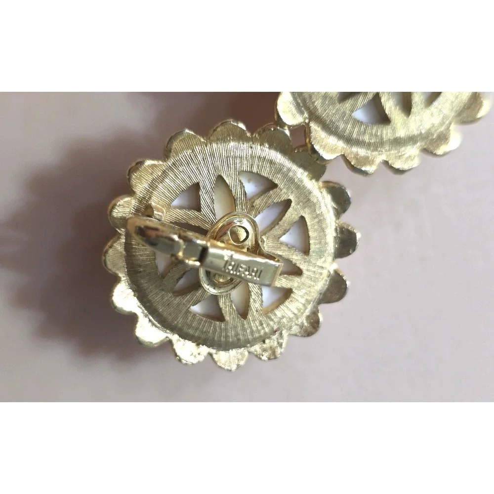 Vintage‎ Crown Trifari Round White Gold Clip Earrings